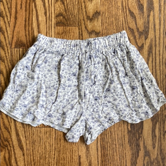 Blue and white floral, Rylee+Cru girls shorts, size 8-9. Excellent condition. - Picture 1 of 10